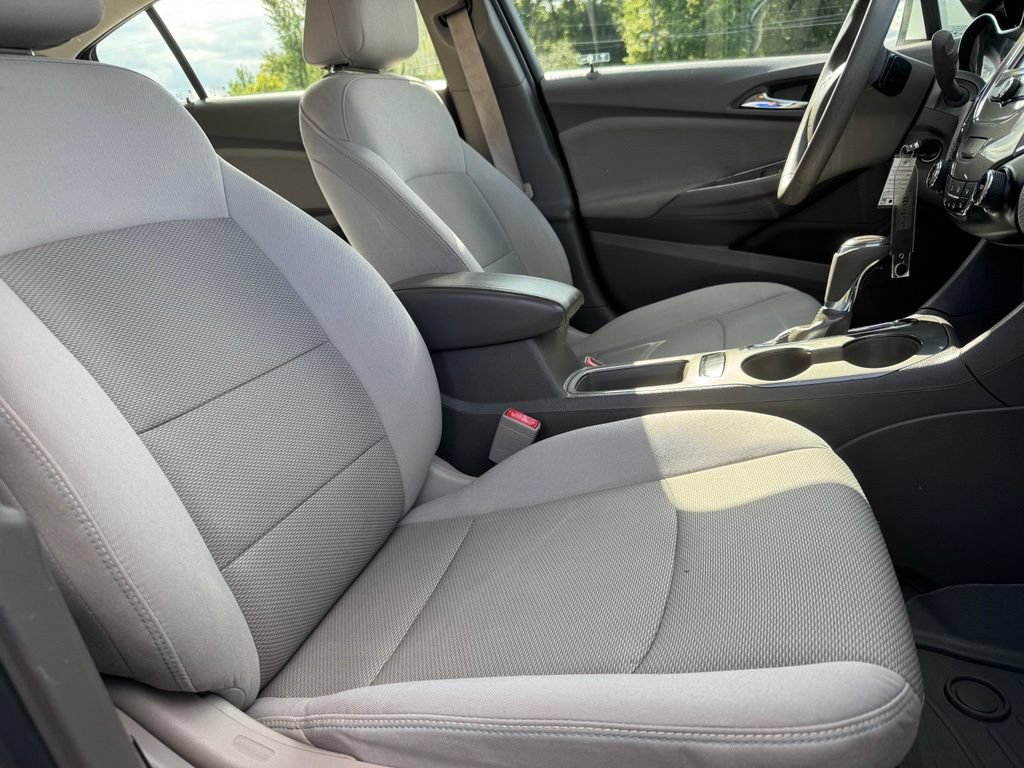 Used 2017 Chevrolet Cruze LT FWD image 17