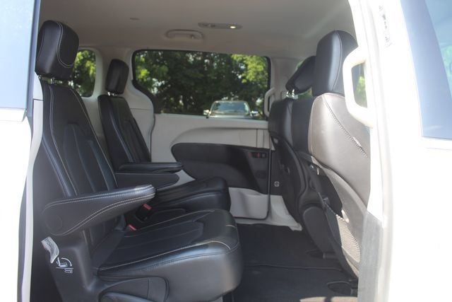 Used 2024 Chrysler Pacifica Touring-L FWD image 28