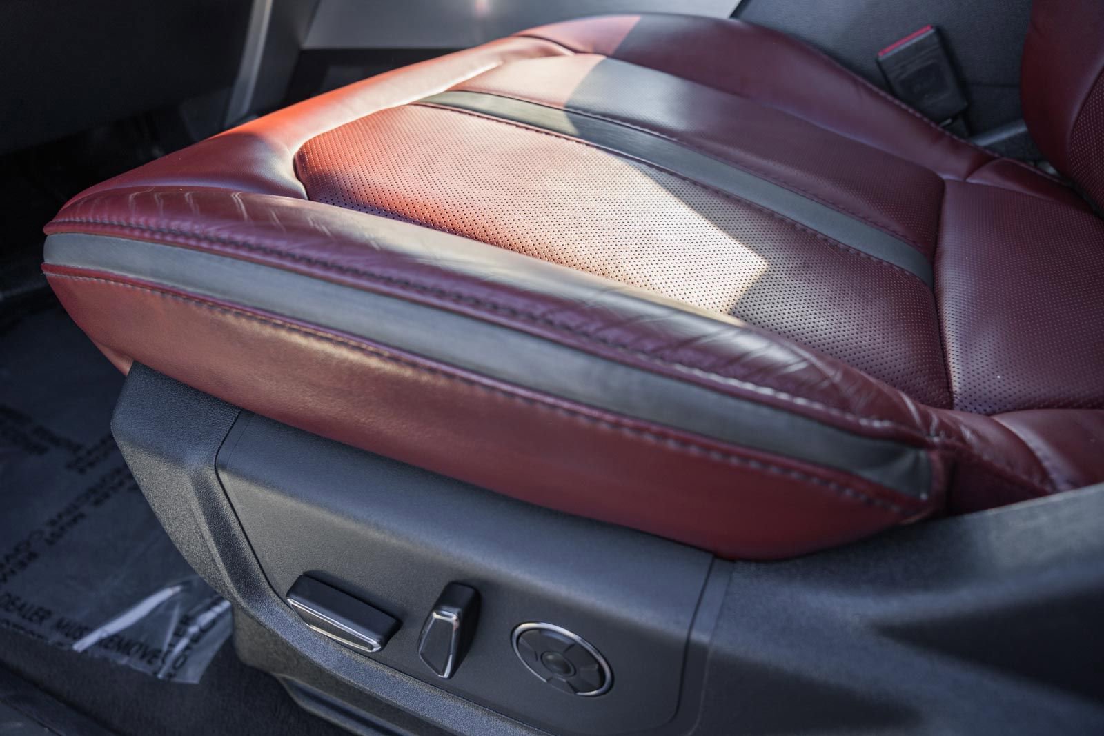 Certified 2022 Ford F450 Platinum w/ FX4 Off-Road Package image 45