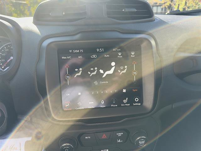 Used 2023 Jeep Renegade Latitude w/ Premium Group AWD/4WD image 12