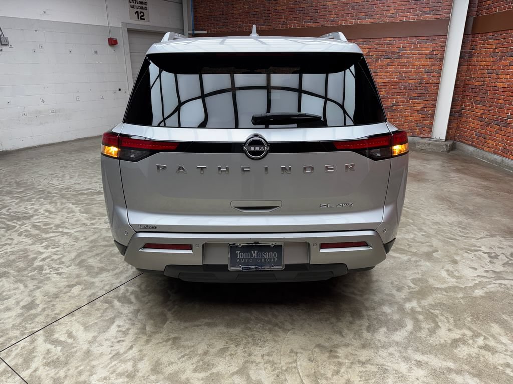 Used 2025 Nissan Pathfinder SL AWD/4WD image 5