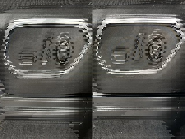 Used 2023 Jeep Wagoneer L Series II image 4