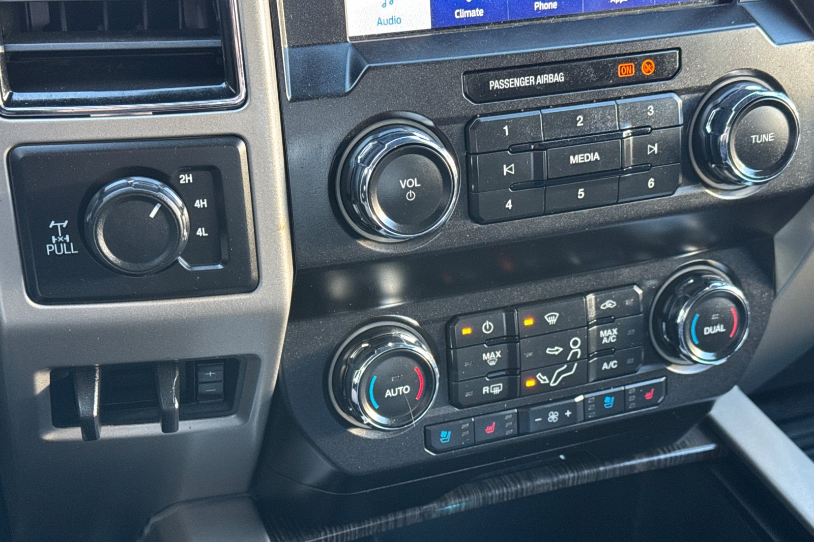 Certified 2021 Ford F350 Lariat w/ Lariat Value Package AWD/4WD image 19