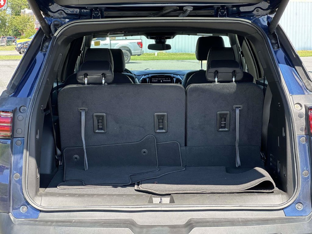 Used 2023 Chevrolet Traverse LT AWD/4WD image 13