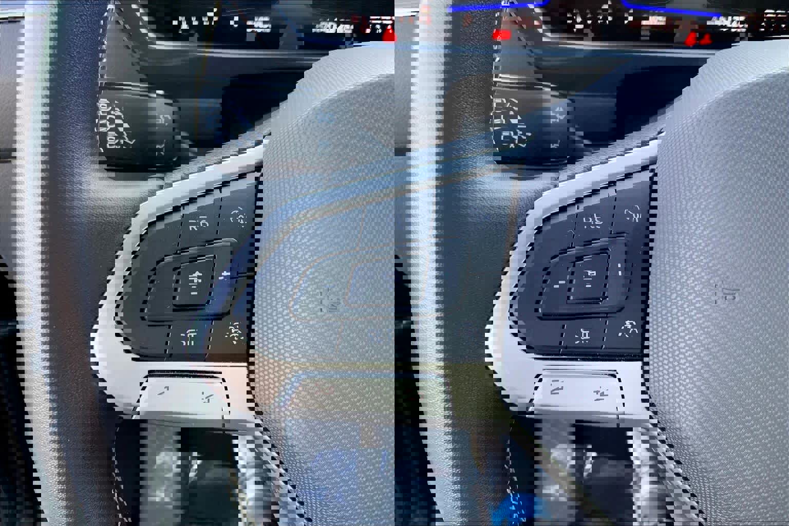 Used 2024 Volkswagen Tiguan SE image 21