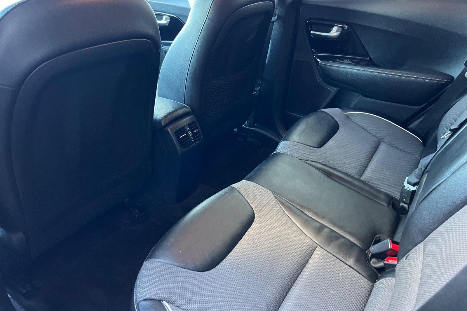 Used 2021 Kia Niro EX image 13