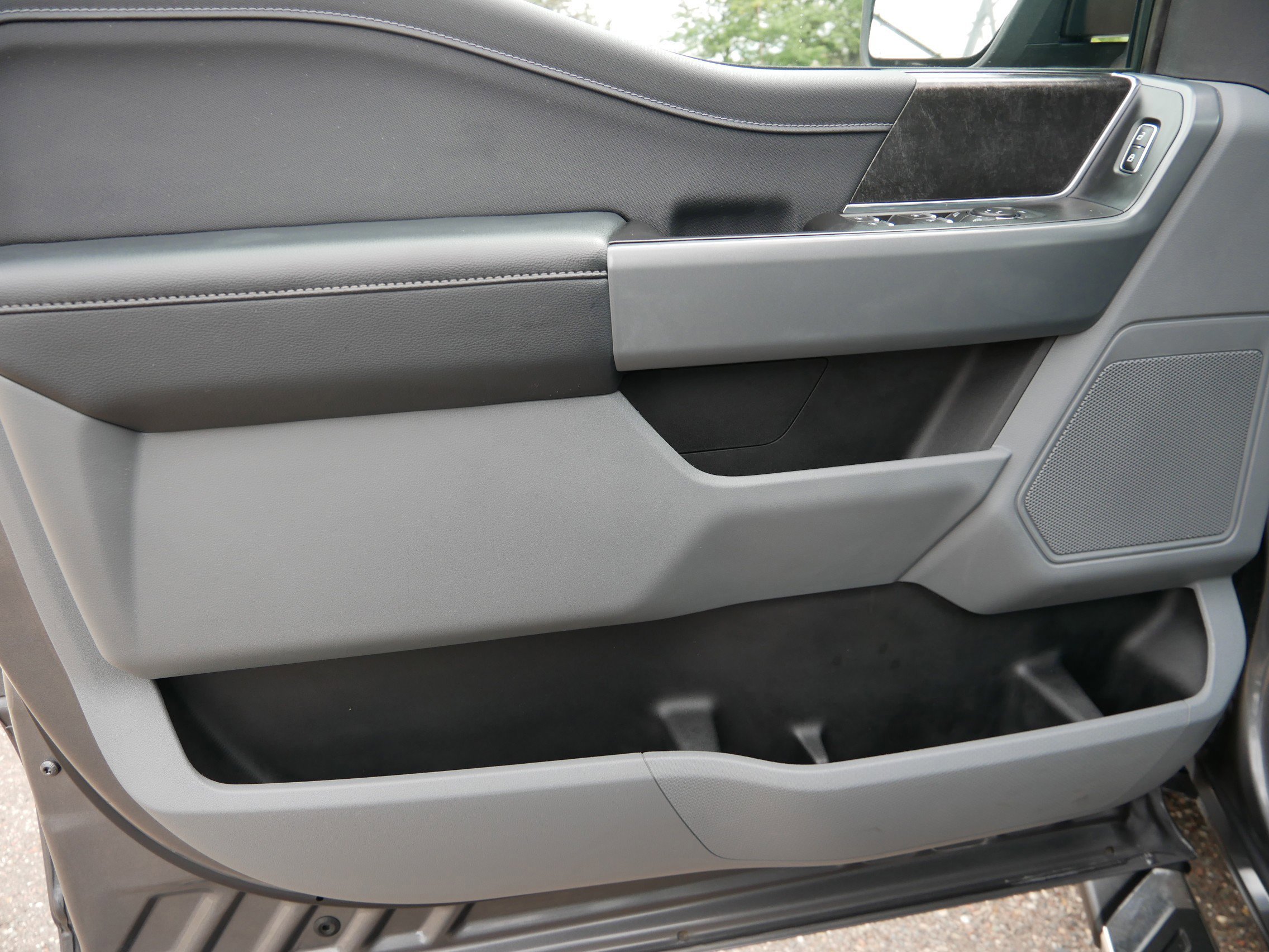 Certified 2022 Ford F150 XLT w/ Equipment Group 302A High image 10