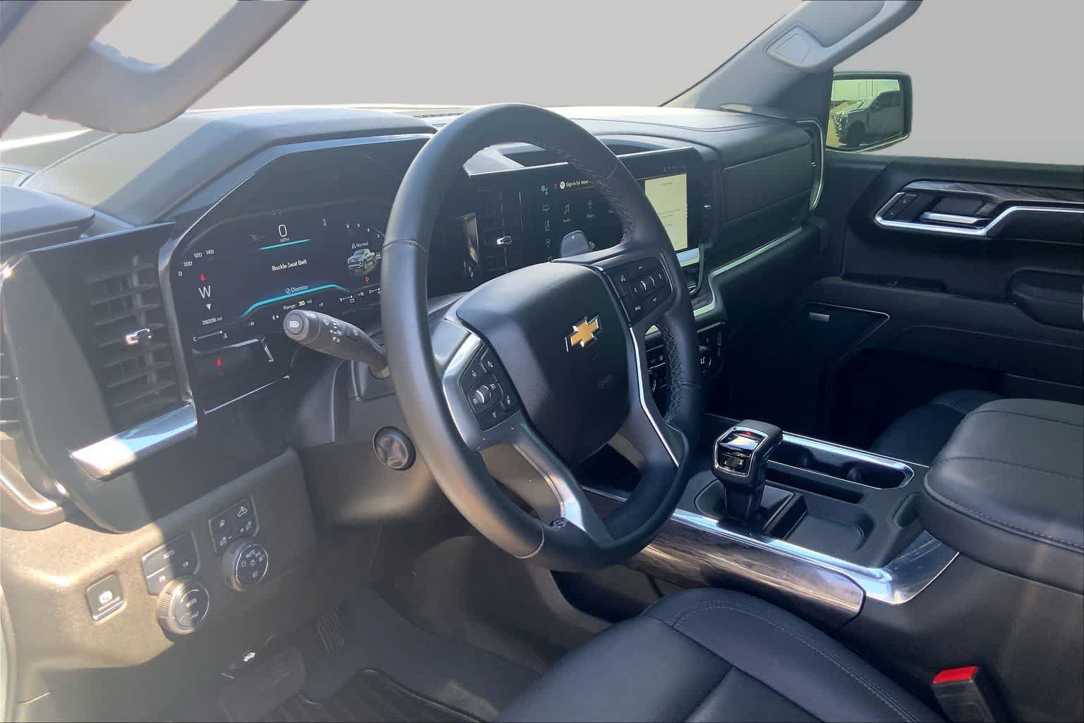 Used 2025 Chevrolet Silverado 1500 LTZ AWD/4WD image 18