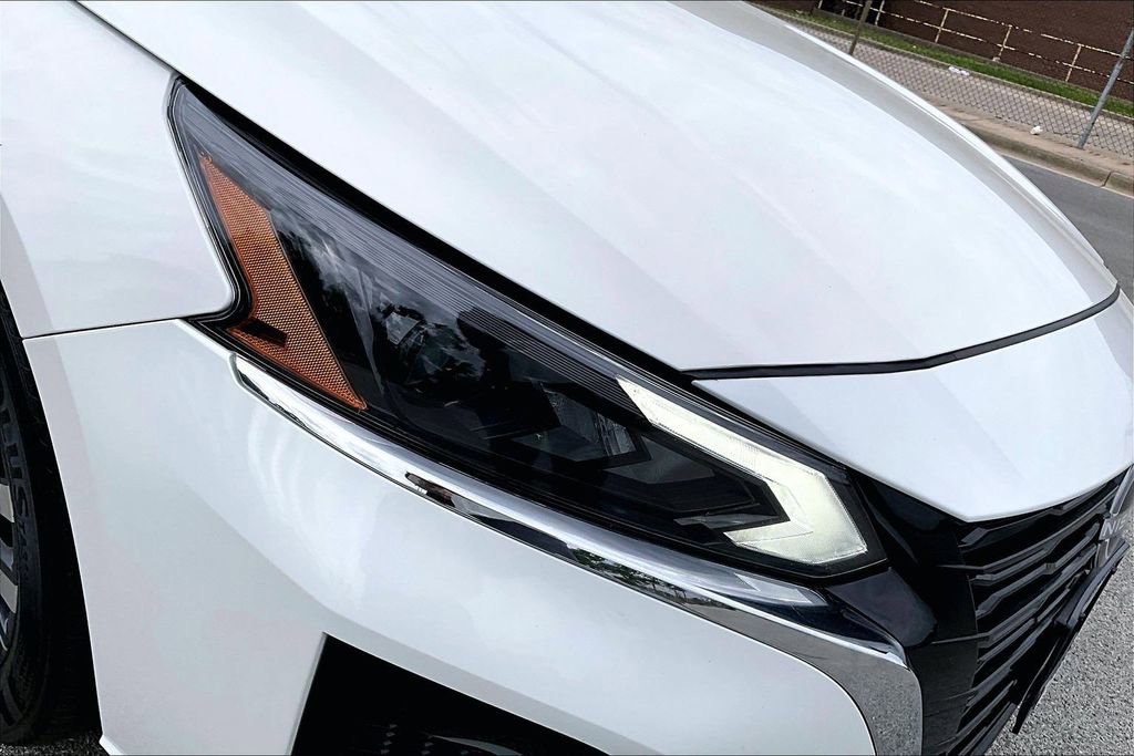 Used 2025 Nissan Altima 2.5 SV FWD image 27