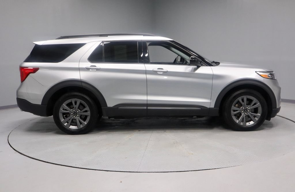 Certified 2023 Ford Explorer XLT w/ Equipment Group 202A AWD/4WD image 12