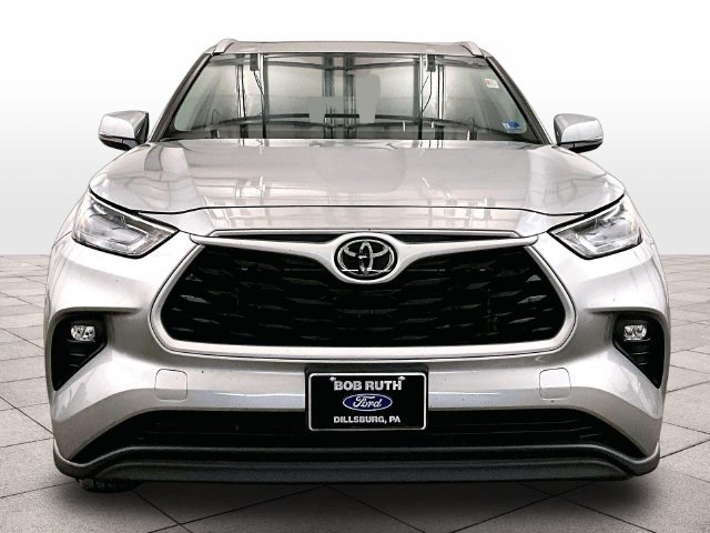 Used 2024 Toyota Highlander XLE AWD/4WD image 3