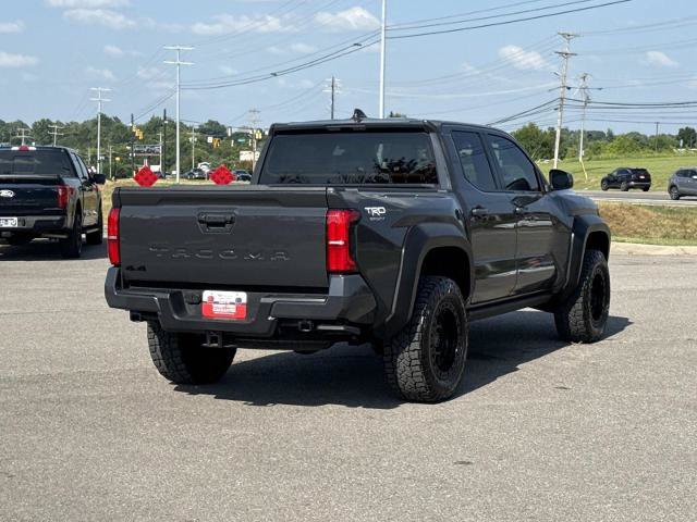 Used 2024 Toyota Tacoma TRD Sport AWD/4WD image 4