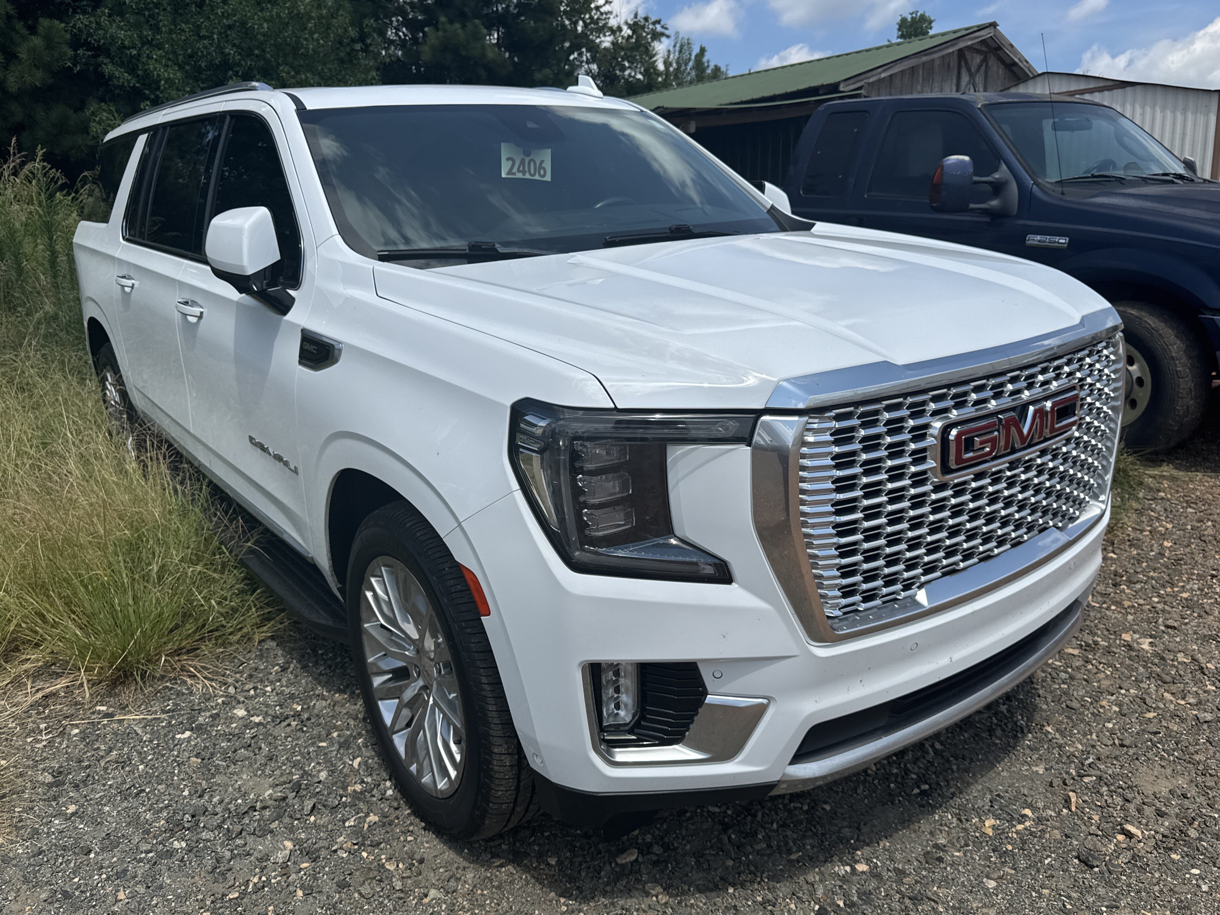 Used 2024 GMC Yukon XL Denali w/ Advanced Technology Package AWD/4WD image 4