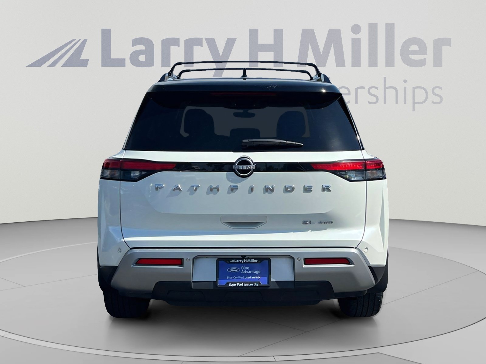 Used 2023 Nissan Pathfinder SL AWD/4WD image 4