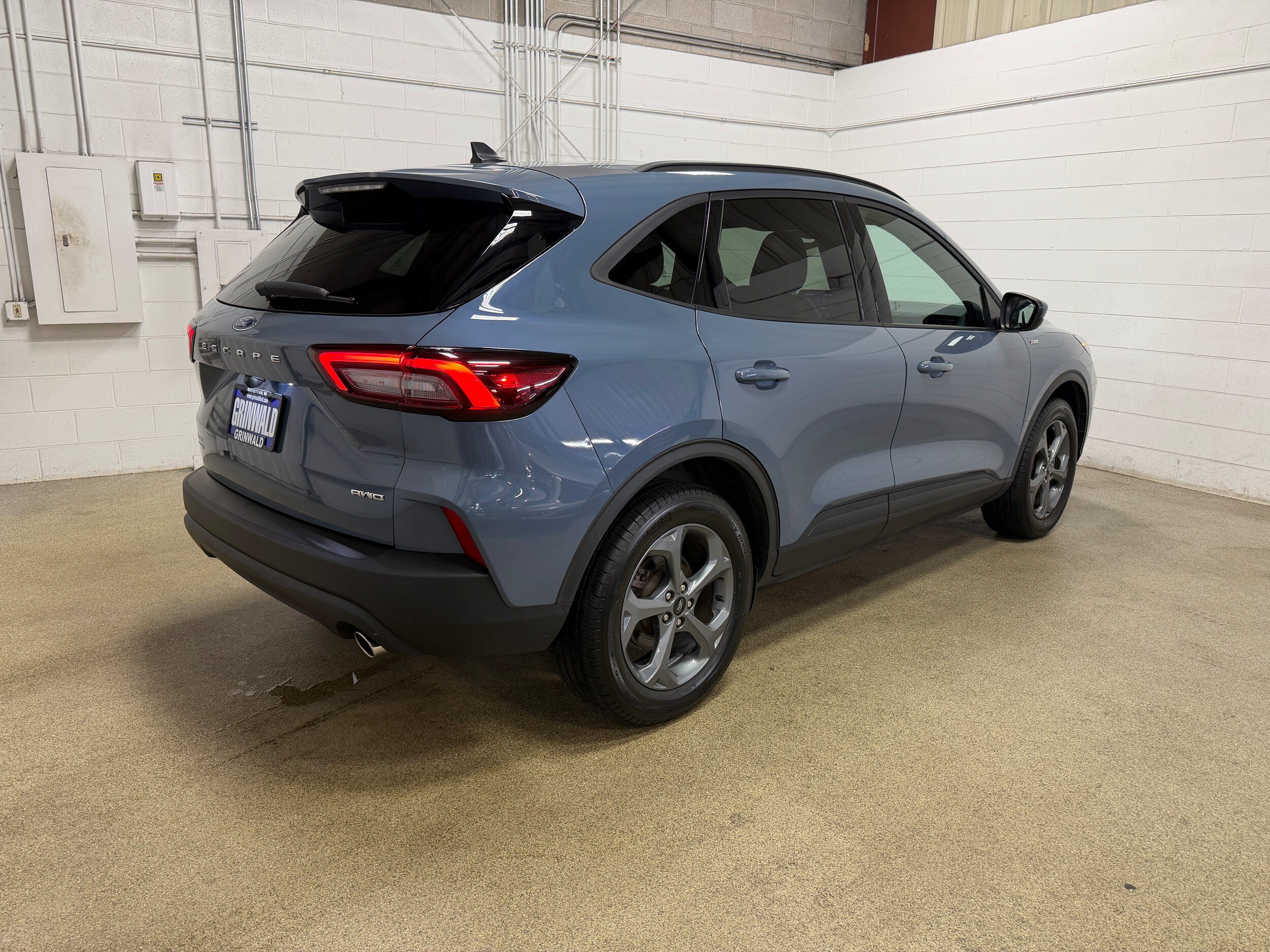 Certified 2025 Ford Escape ST-Line Select AWD/4WD image 9