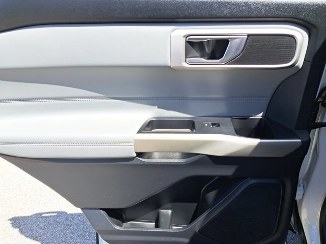 Certified 2021 Ford Explorer XLT w/ Equipment Group 202A image 16