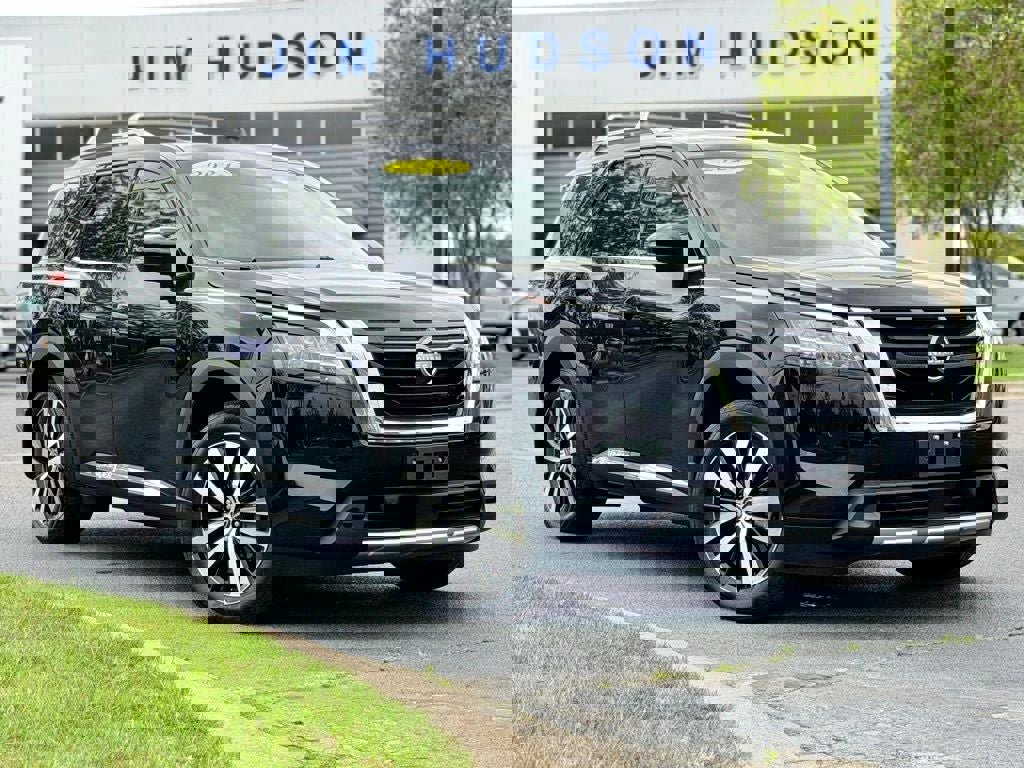 Used 2024 Nissan Pathfinder Platinum w/ Cargo Package image 2