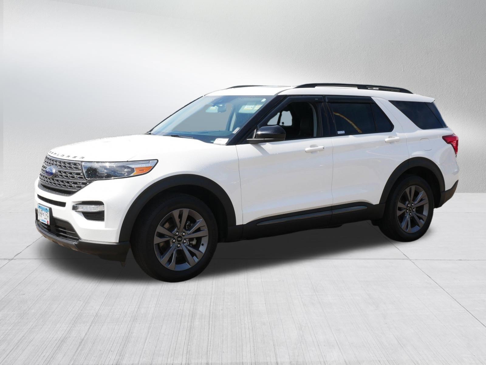 Certified 2023 Ford Explorer XLT w/ Equipment Group 202A AWD/4WD image 3