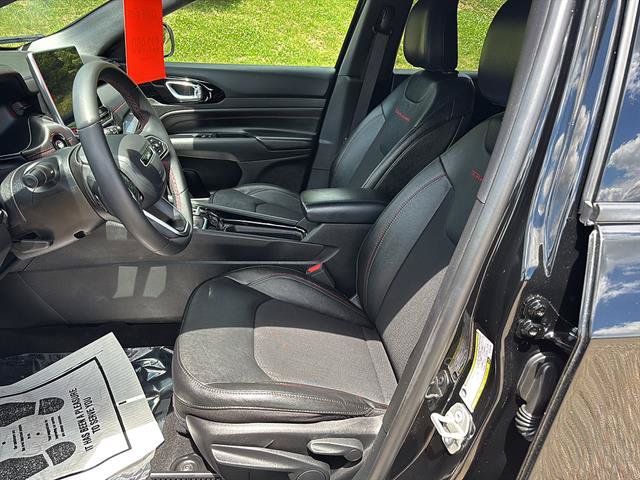 Used 2024 Jeep Compass Trailhawk AWD/4WD image 11