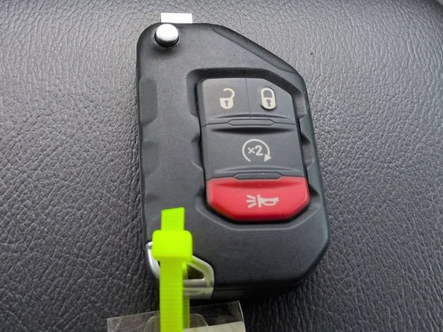 Used 2020 Jeep Wrangler Unlimited Sahara AWD/4WD image 37