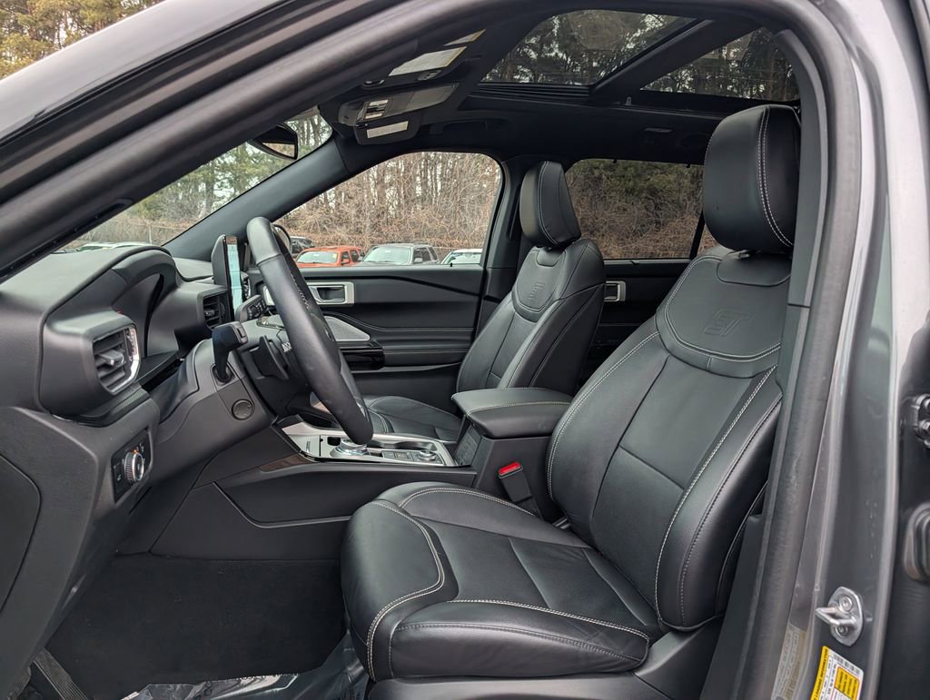 Certified 2024 Ford Explorer ST w/ Equipment Group 401A image 15