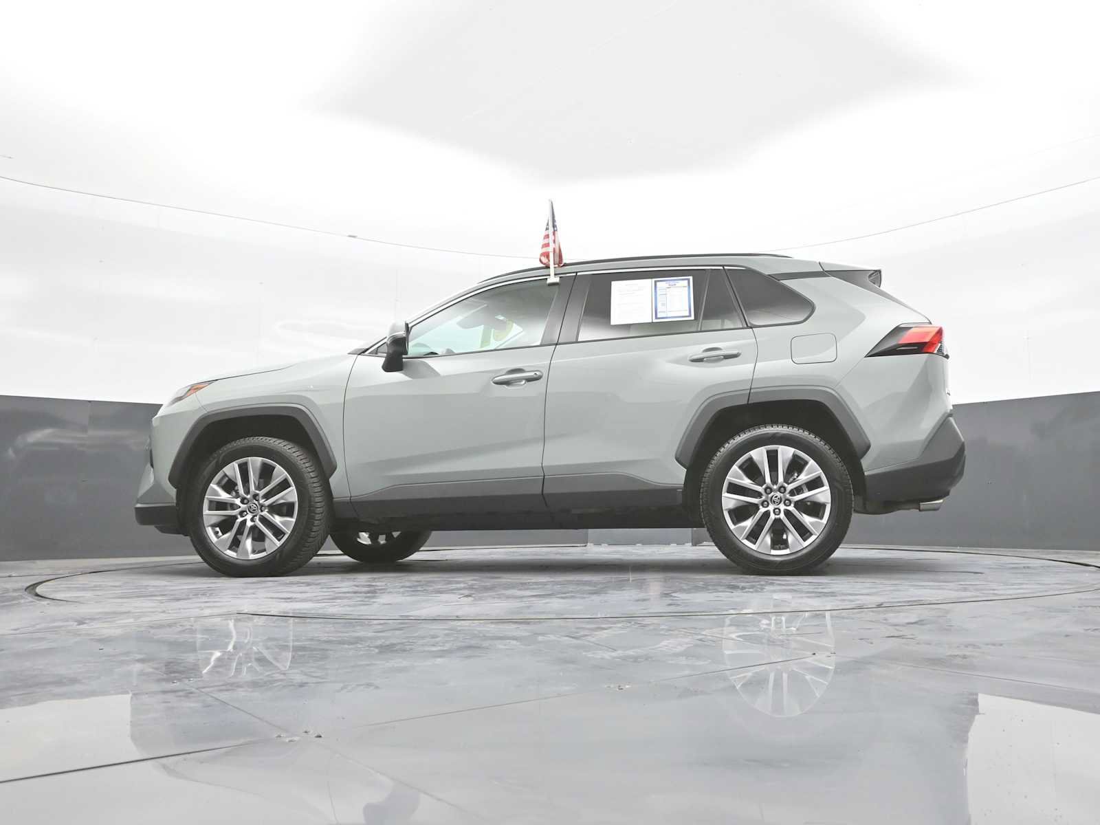 Used 2022 Toyota RAV4 XLE Premium AWD/4WD image 39