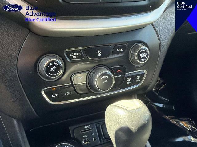 Used 2017 Jeep Cherokee Trailhawk AWD/4WD image 26