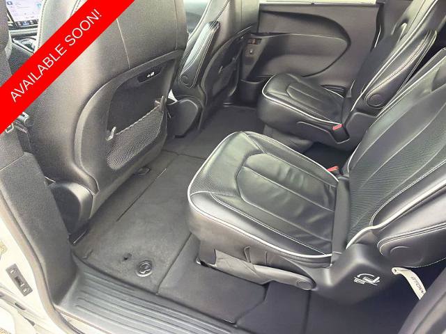 Used 2025 Chrysler Pacifica Limited FWD image 18