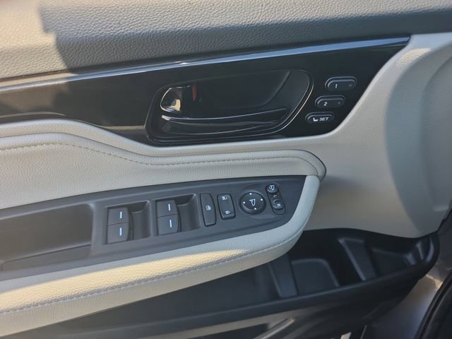 Used 2025 Honda Odyssey Elite image 17