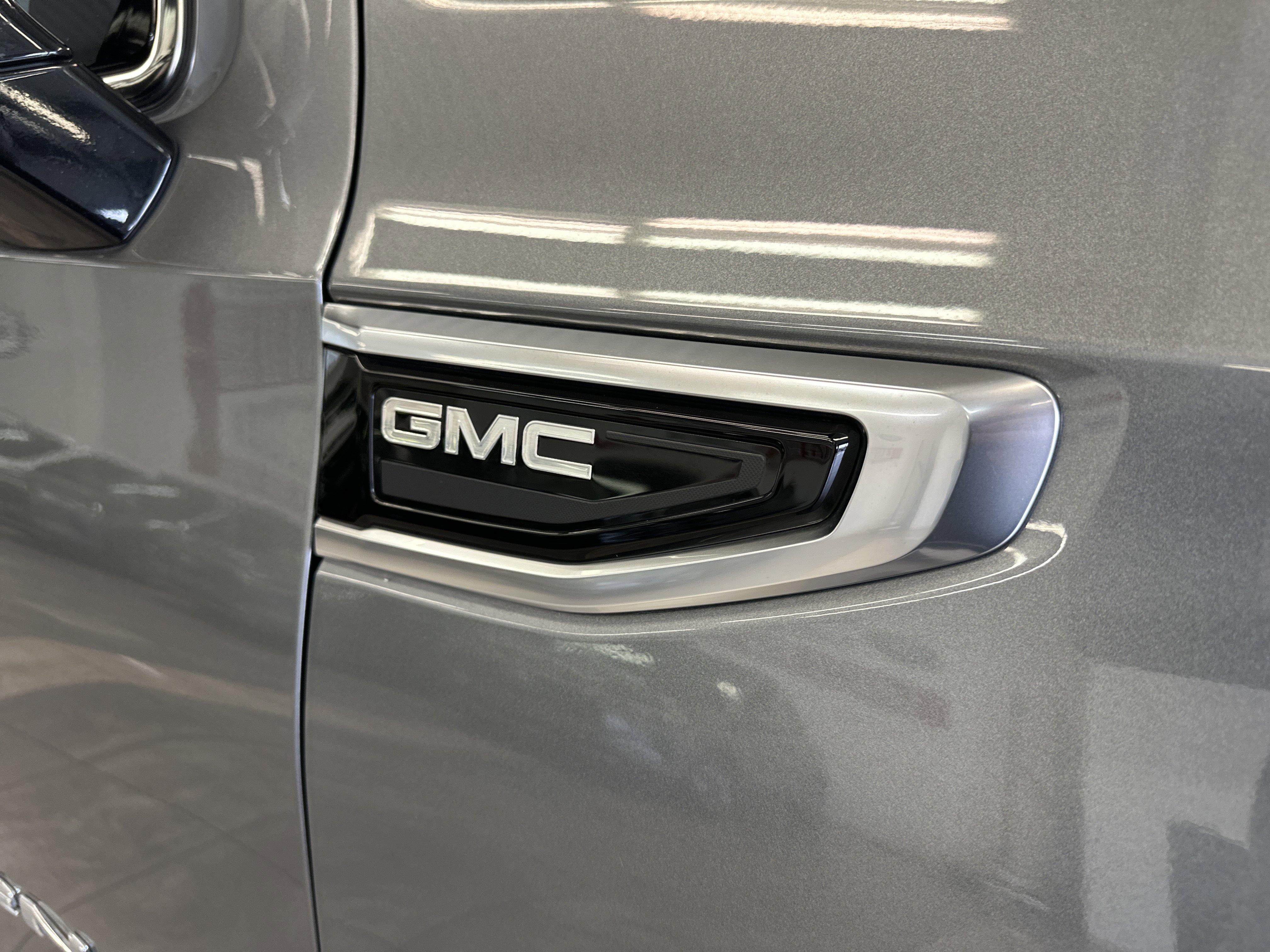 Used 2021 GMC Yukon Denali w/ Denali Premium Package image 11