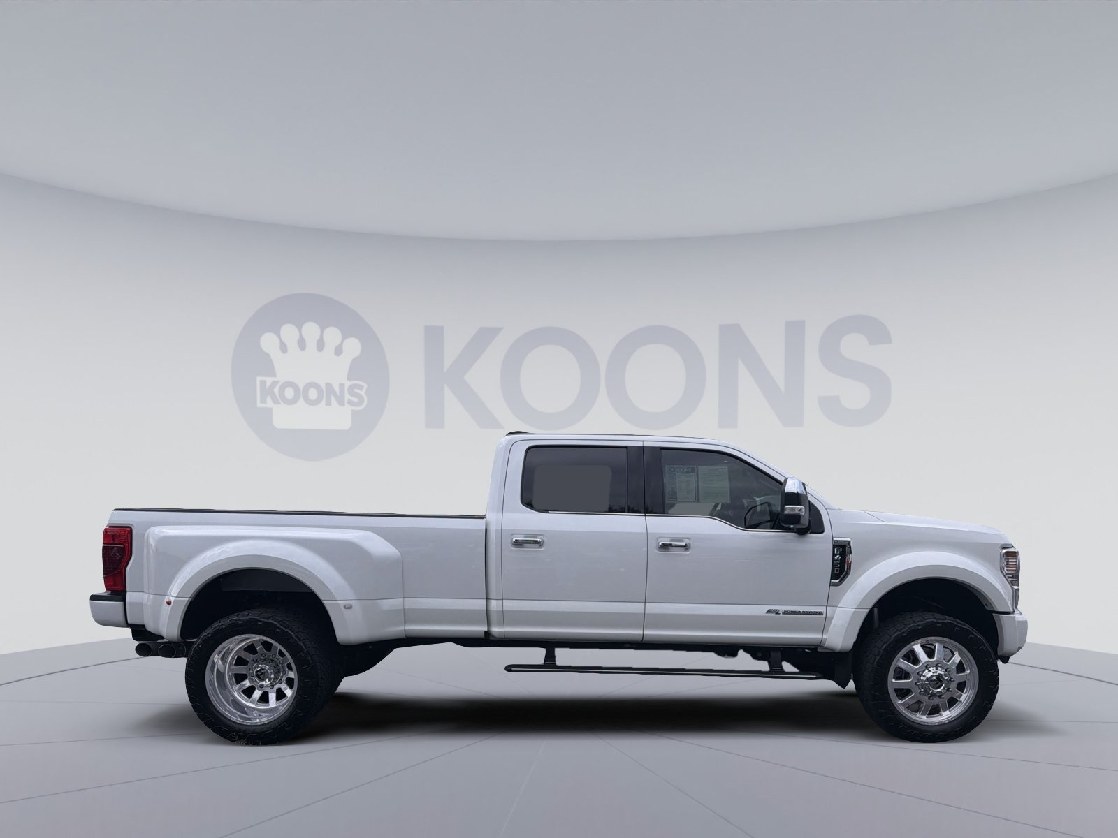 Certified 2022 Ford F450 Platinum w/ FX4 Off-Road Package AWD/4WD image 8