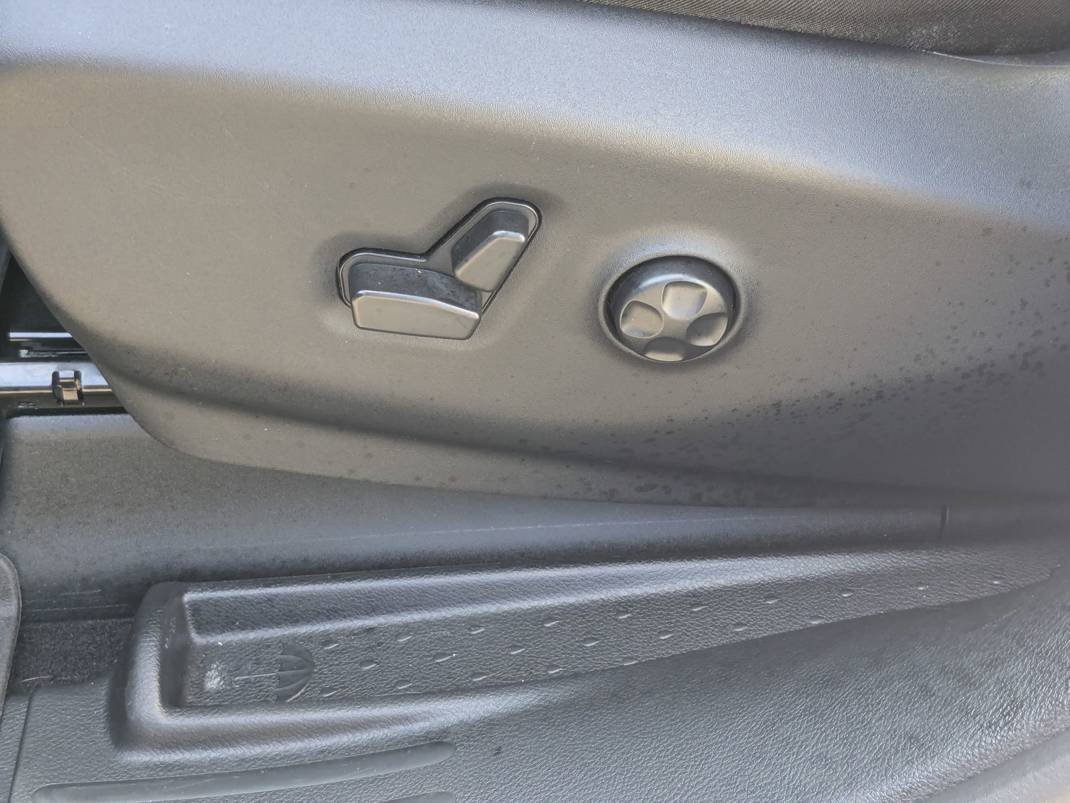 Used 2024 Chrysler Pacifica Touring-L w/ S Appearance Package image 16