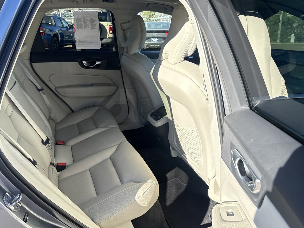 Used 2019 Volvo XC60 T5 Inscription image 22