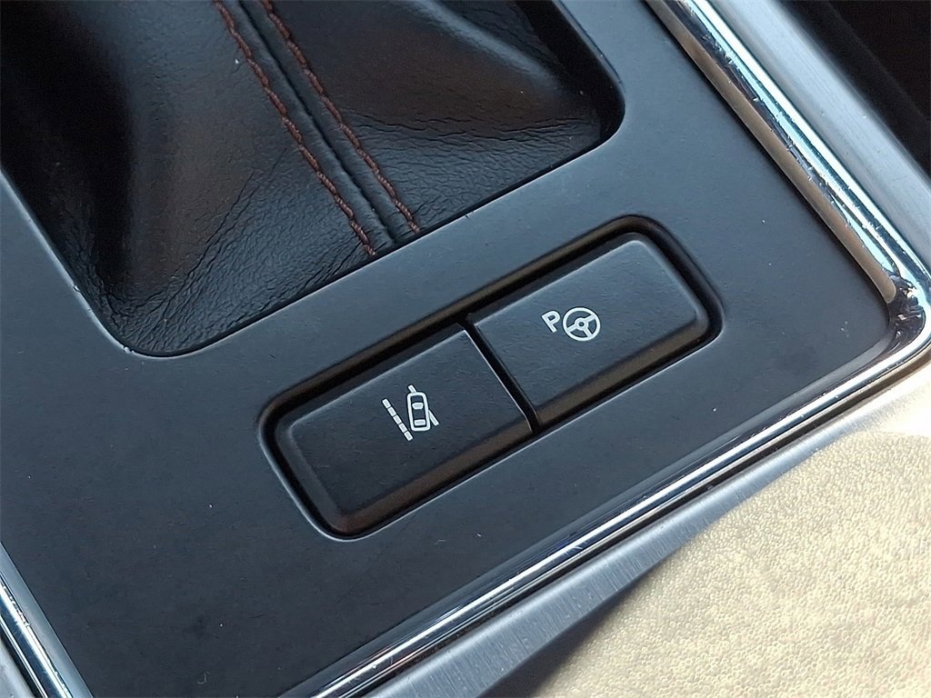 Certified 2018 Ford F150 Platinum w/ Equipment Group 701A Luxury image 27