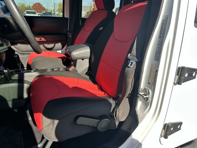 Used 2017 Jeep Wrangler Unlimited Sahara AWD/4WD image 31