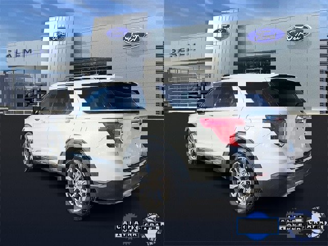 Certified 2022 Ford Explorer XLT w/ Equipment Group 202A image 4