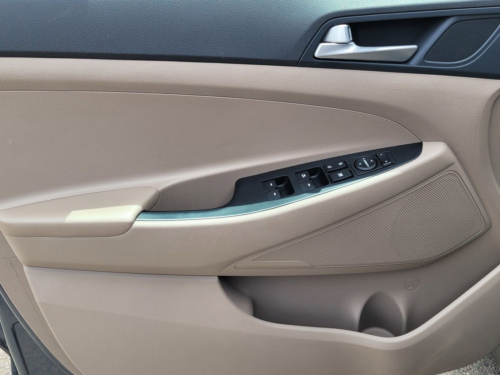 Used 2021 Hyundai Tucson Value FWD image 16