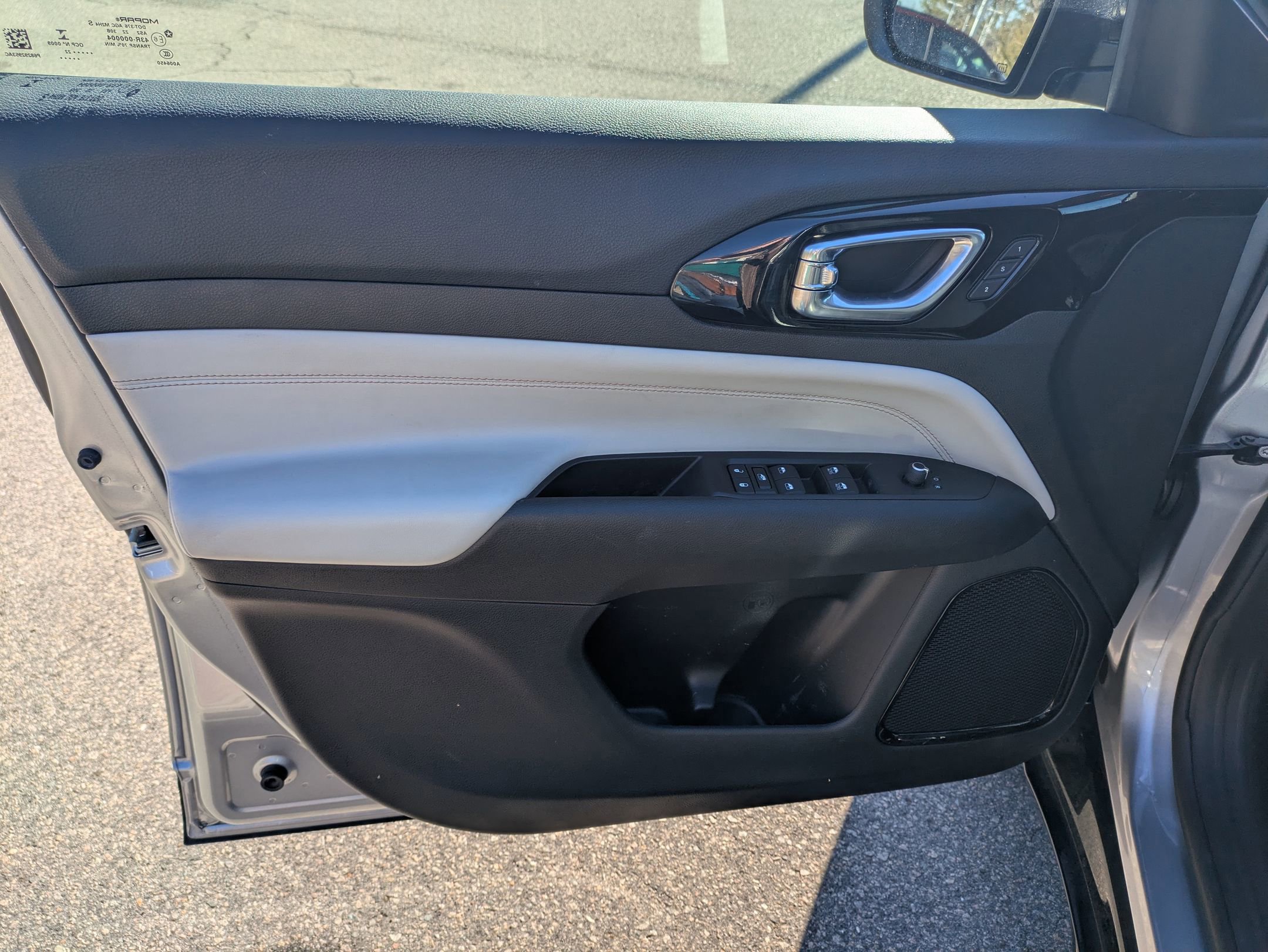 Used 2022 Jeep Compass Limited w/ Elite Group image 12