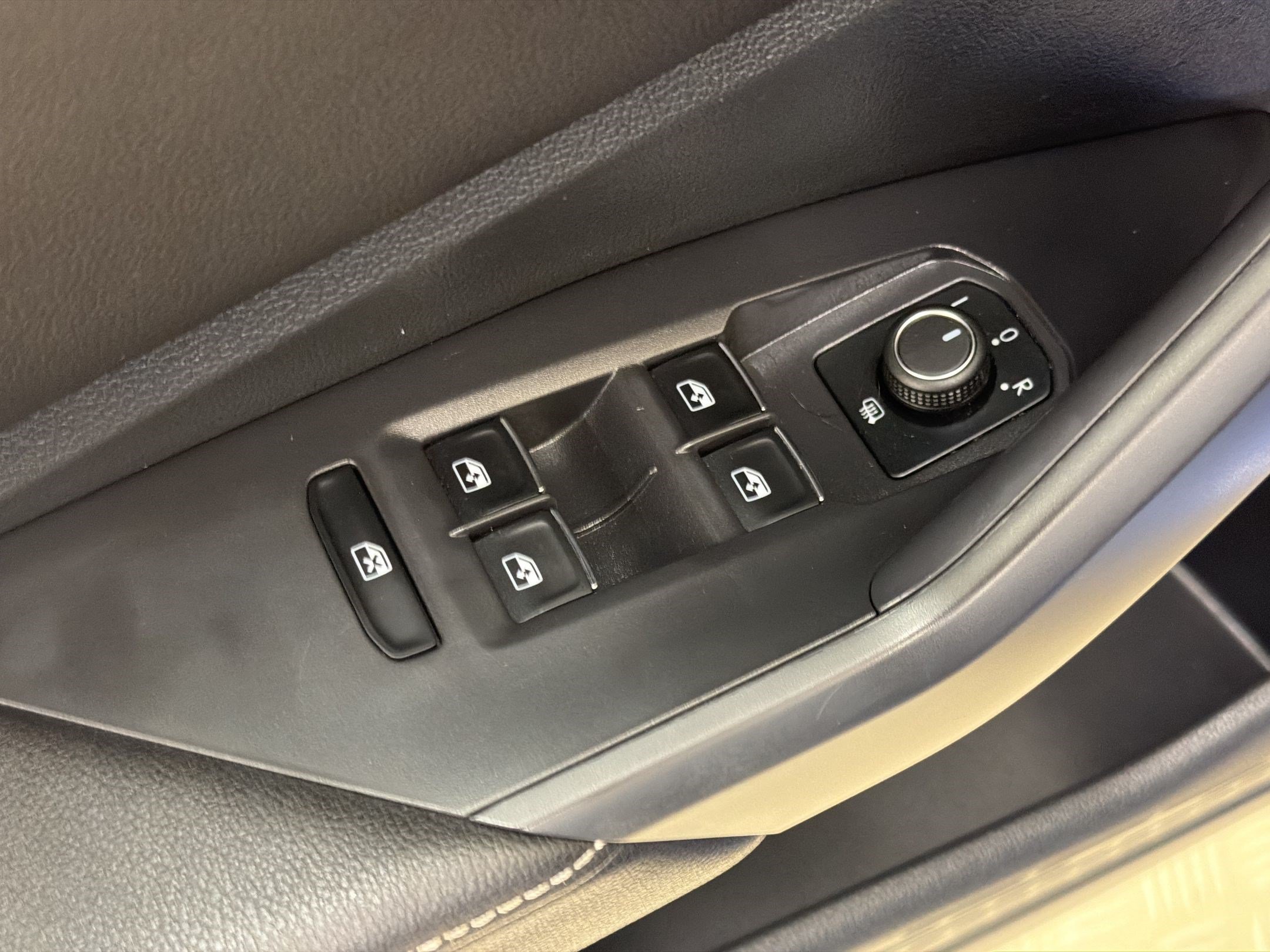 Used 2024 Volkswagen Jetta SE FWD image 13