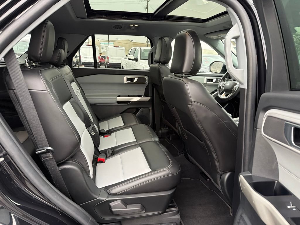 Certified 2022 Ford Explorer XLT w/ Equipment Group 202A AWD/4WD image 19