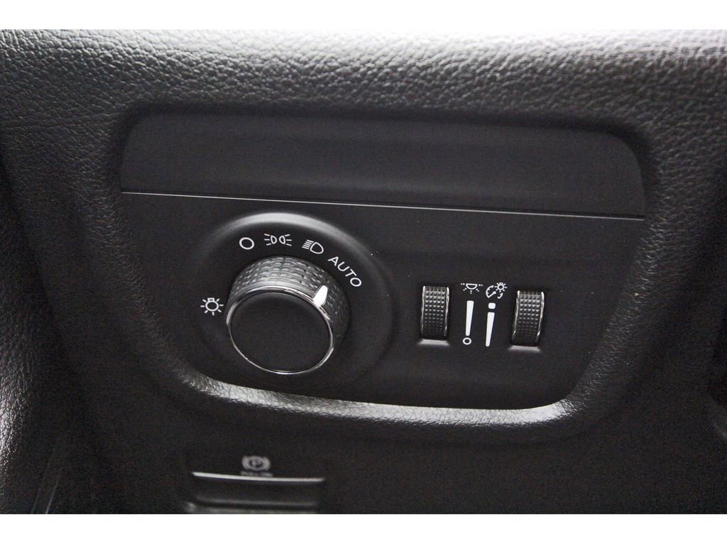 Used 2023 Jeep Grand Cherokee L Laredo image 21