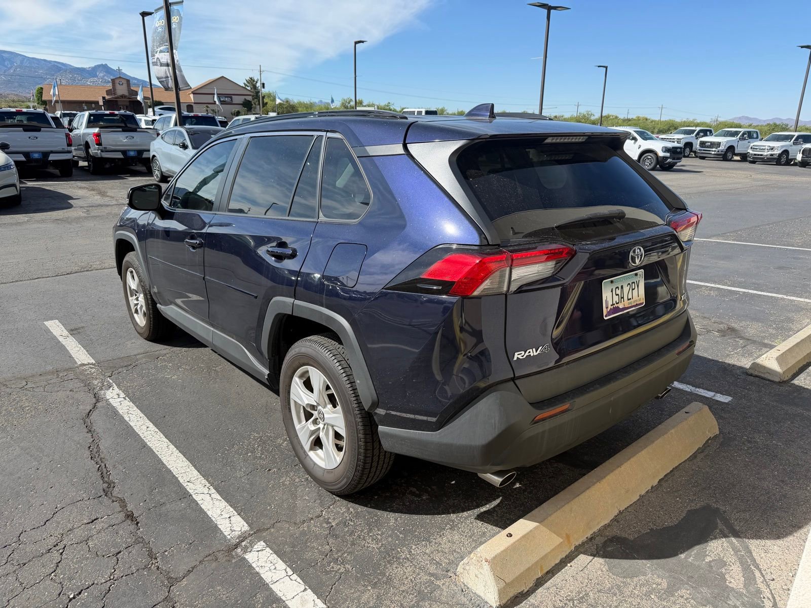 Used 2021 Toyota RAV4 XLE w/ Convenience Package FWD image 2