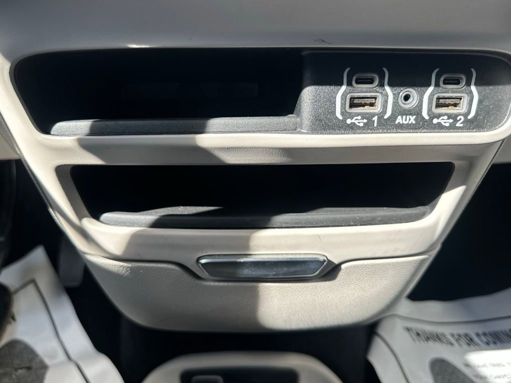 Used 2023 Chrysler Pacifica Touring-L image 25