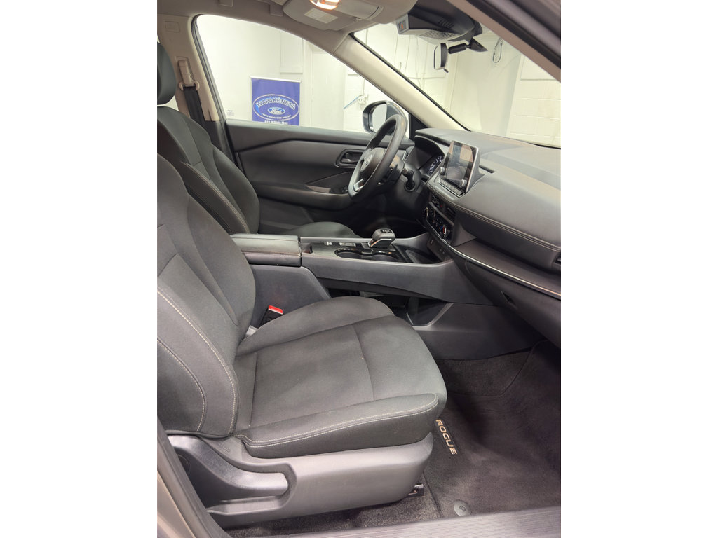 Used 2024 Nissan Rogue SV FWD image 27