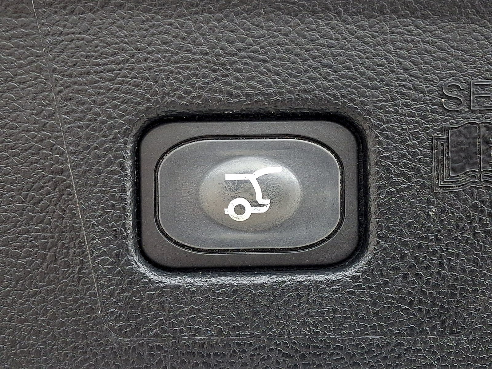 Certified 2020 Ford Edge Titanium FWD image 29