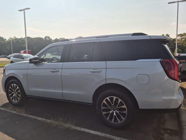 Certified 2025 Ford Expedition Platinum AWD/4WD image 5