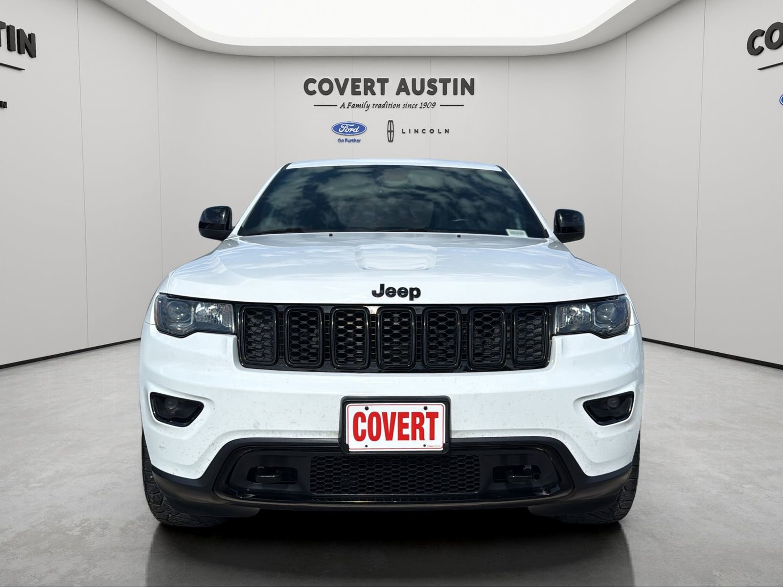 Used 2019 Jeep Grand Cherokee Laredo AWD/4WD image 8