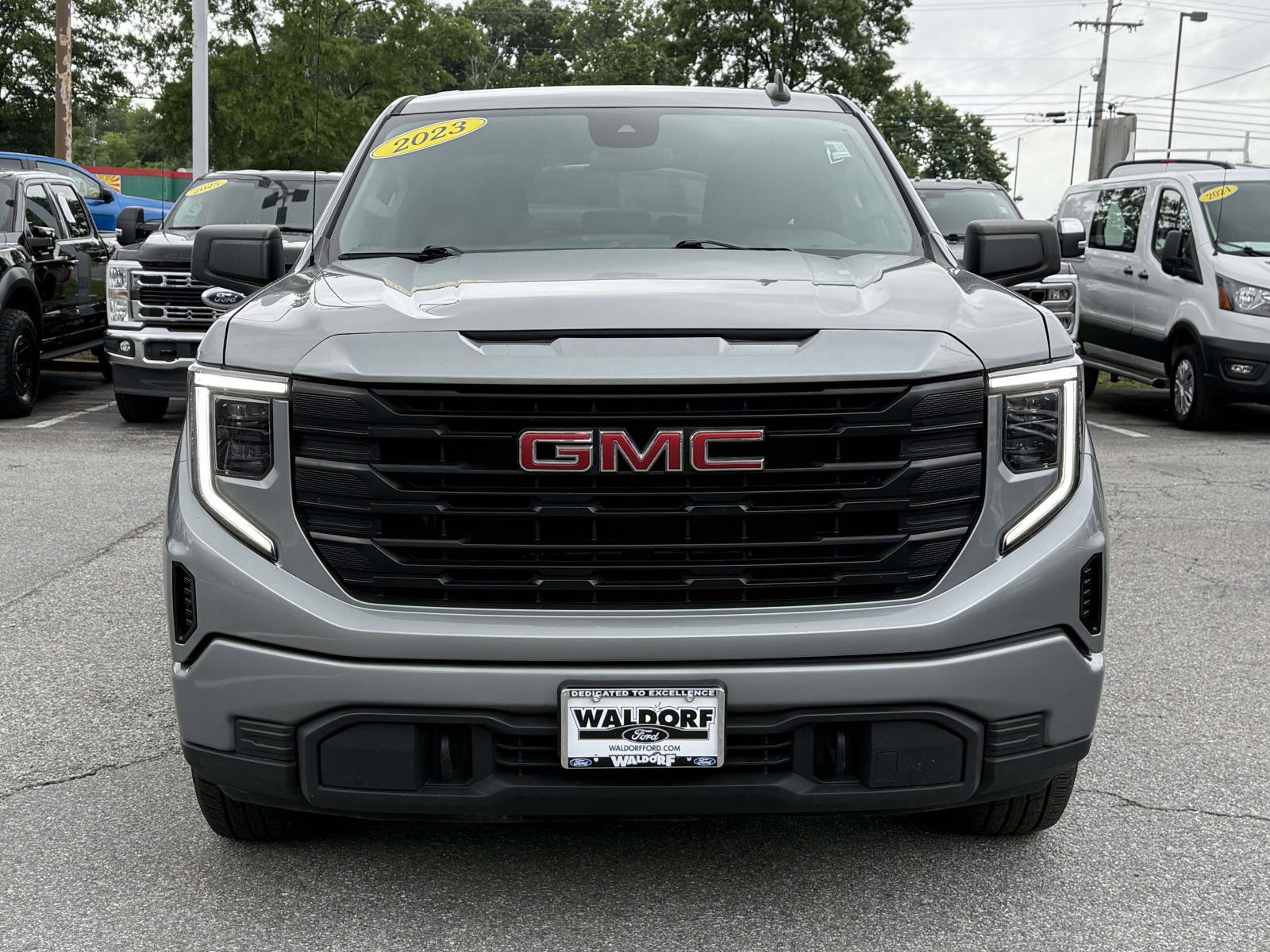 Used 2023 GMC Sierra 1500 Pro w/ Graphite Edition AWD/4WD image 6