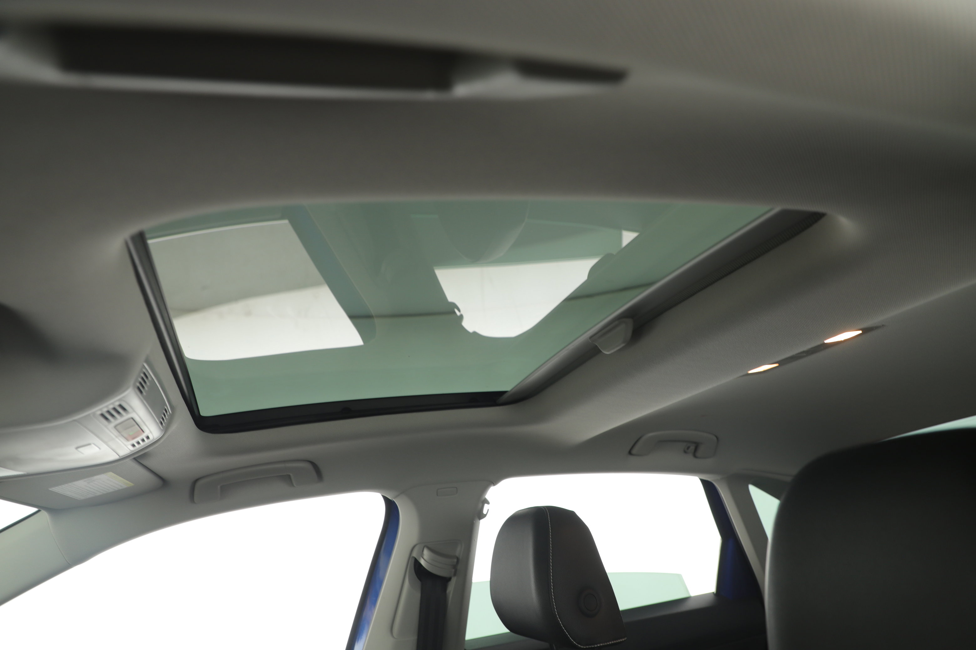 Used 2024 Volkswagen Jetta SE w/ Panoramic Sunroof Package image 24