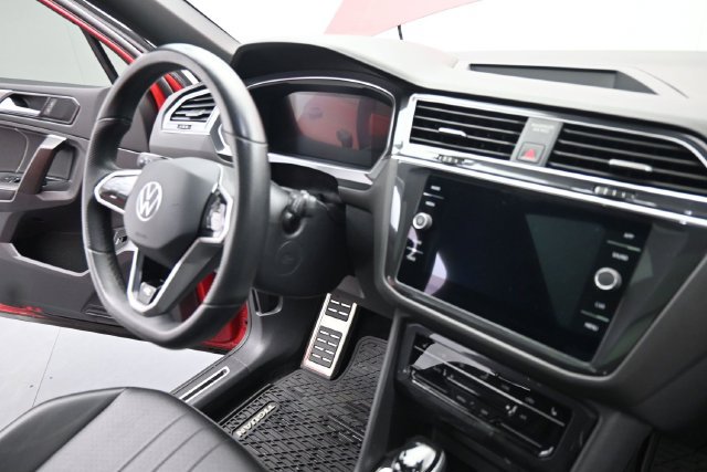 Used 2024 Volkswagen Tiguan SE R-Line FWD image 16